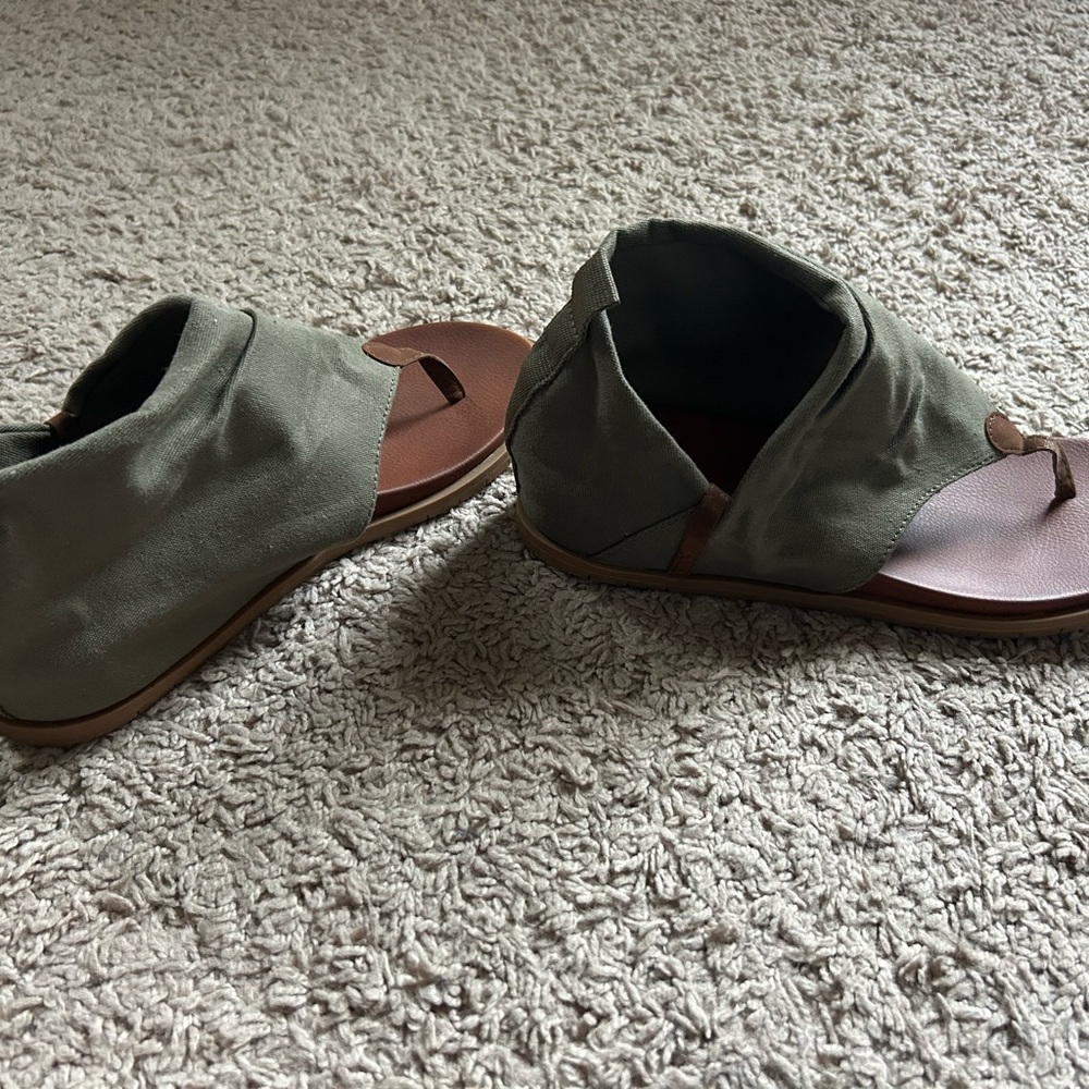 Mia Sandals - Picture 3 of 4
